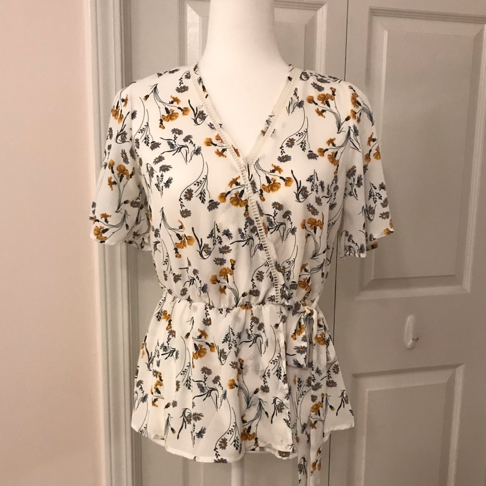 Short sleeve floral blouse